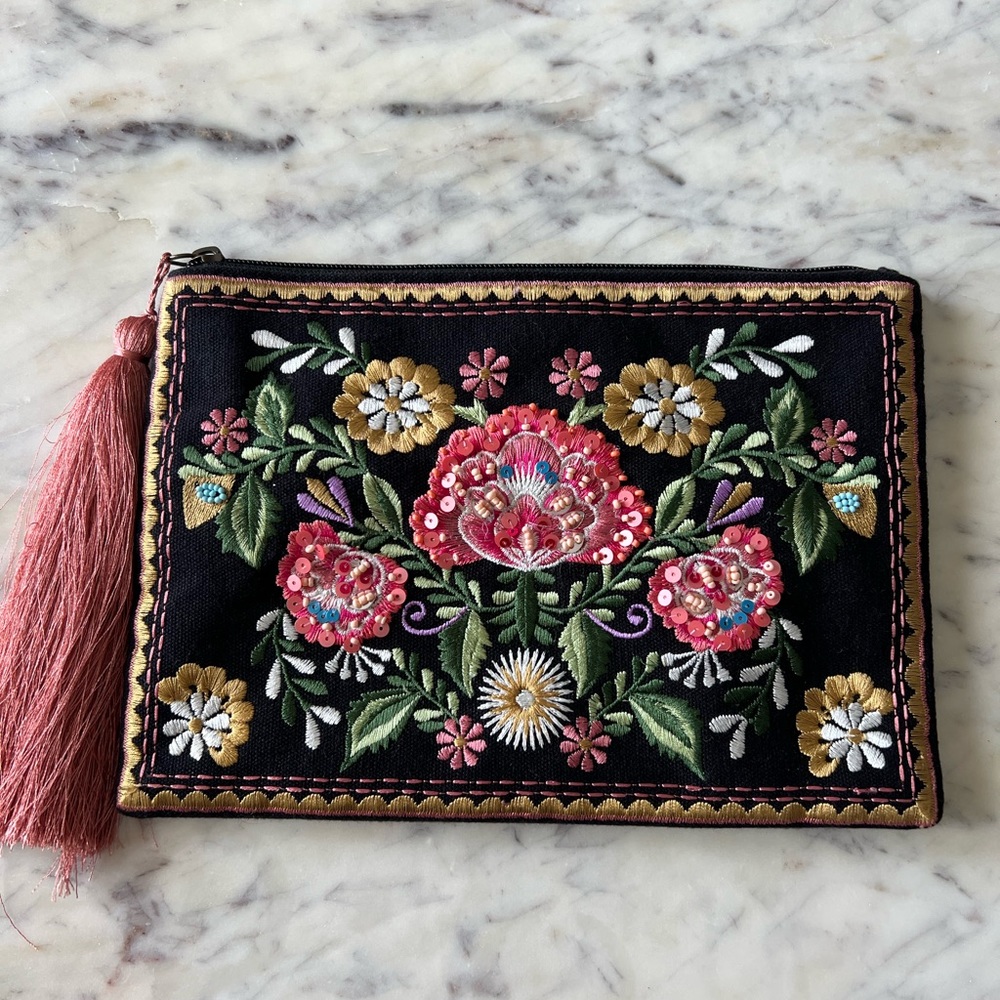 Handbag with tassel